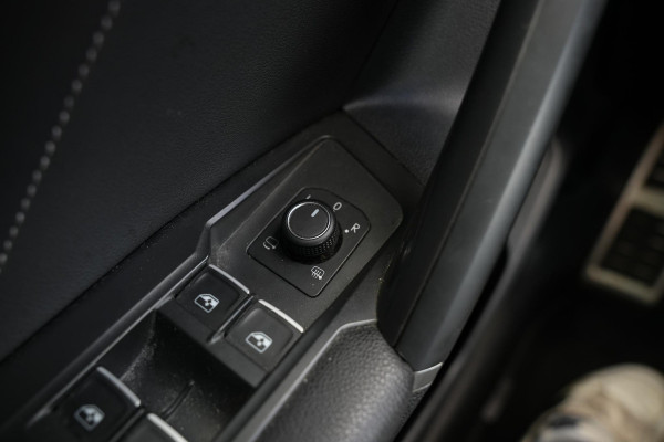 Volkswagen Tiguan Allspace 2.0 TSI 4Motion Highline Business R 7p. Mistlampen adaptief Cruise control adaptief Hill hold Camera Navi R-line Dakrails