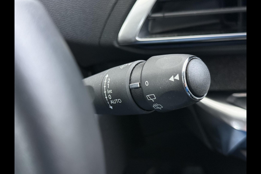 Peugeot 3008 1.6 HYbrid 225 Allure Pack Business PHEV PLUG-IN HYBRIDE | RIJKLAAR! | ONDERHOUD GEHAD BIJ BINNENKOMST | DODEHOEKSENSOR | ACHTERUITRIJCAMERA | STANDKACHEL | INCL. 12 MND BOVAG GARANTIE