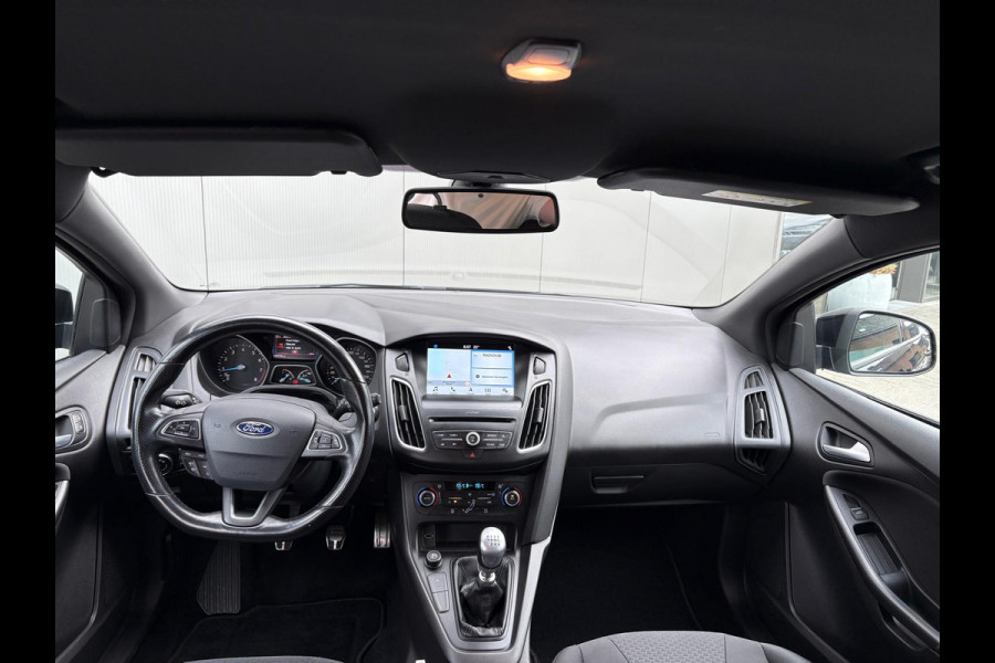Ford Focus 125PK EcoB. ST-Line Trekhaak/Camera/Carplay-android/Navigatie/Cruise-control