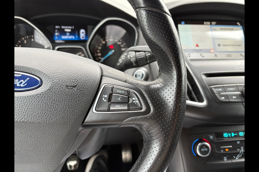 Ford Focus 125PK EcoB. ST-Line Trekhaak/Camera/Carplay-android/Navigatie/Cruise-control