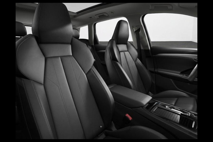 Audi Q6 e-tron Advanced edition 83Kwh 252 pk | Tech pro | Glazen panoramadak | Warmtewerend glas donker tint | Sportstoel zwart leder-kunstl |