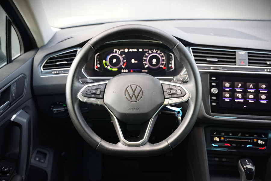 Volkswagen Tiguan 1.4 TSI eHybrid Elegance Business | Stoelverwarming | Stuurverwarming | iQ Light | Adaptive Cruise Control | Trekhaak | Apple Carplay | Navigatie | Camera | SOH 84%