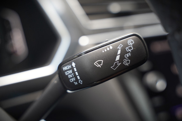 Volkswagen Tiguan 1.4 TSI eHybrid Elegance Business | Stoelverwarming | Stuurverwarming | iQ Light | Adaptive Cruise Control | Trekhaak | Apple Carplay | Navigatie | Camera | SOH 84%