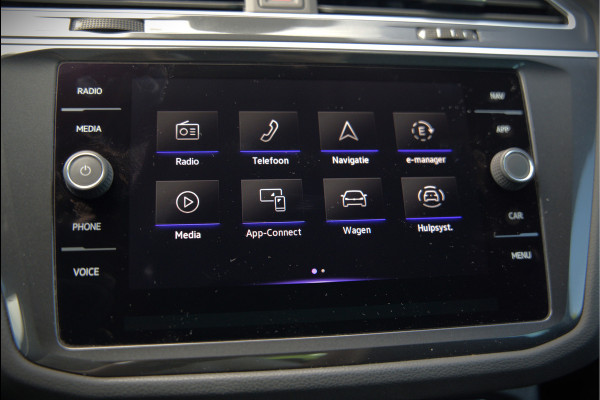 Volkswagen Tiguan 1.4 TSI eHybrid Elegance Business | Stoelverwarming | Stuurverwarming | iQ Light | Adaptive Cruise Control | Trekhaak | Apple Carplay | Navigatie | Camera | SOH 84%