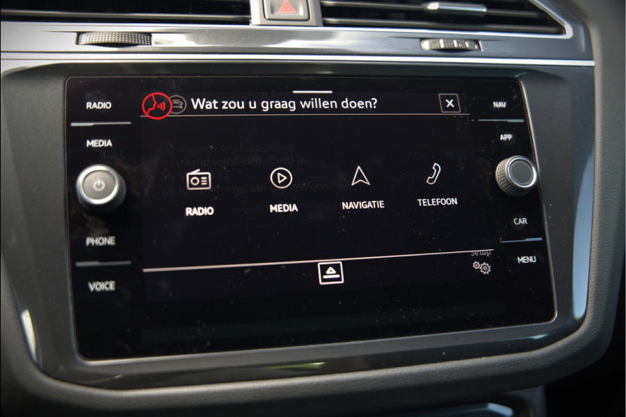 Volkswagen Tiguan 1.4 TSI eHybrid Elegance Business | Stoelverwarming | Stuurverwarming | iQ Light | Adaptive Cruise Control | Trekhaak | Apple Carplay | Navigatie | Camera | SOH 84%