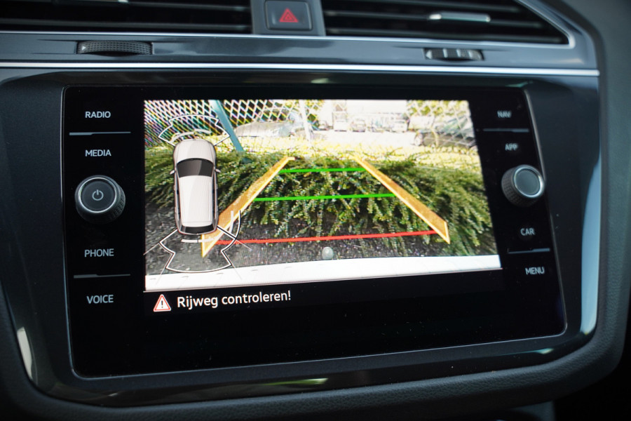 Volkswagen Tiguan 1.4 TSI eHybrid Elegance Business | Stoelverwarming | Stuurverwarming | iQ Light | Adaptive Cruise Control | Trekhaak | Apple Carplay | Navigatie | Camera | SOH 84%