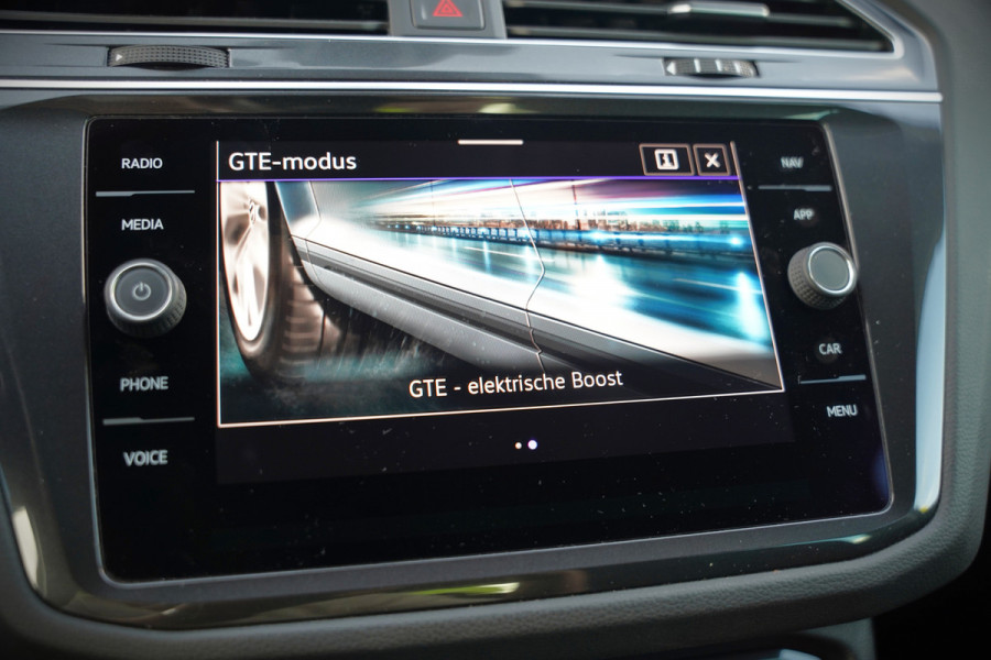 Volkswagen Tiguan 1.4 TSI eHybrid Elegance Business | Stoelverwarming | Stuurverwarming | iQ Light | Adaptive Cruise Control | Trekhaak | Apple Carplay | Navigatie | Camera | SOH 84%
