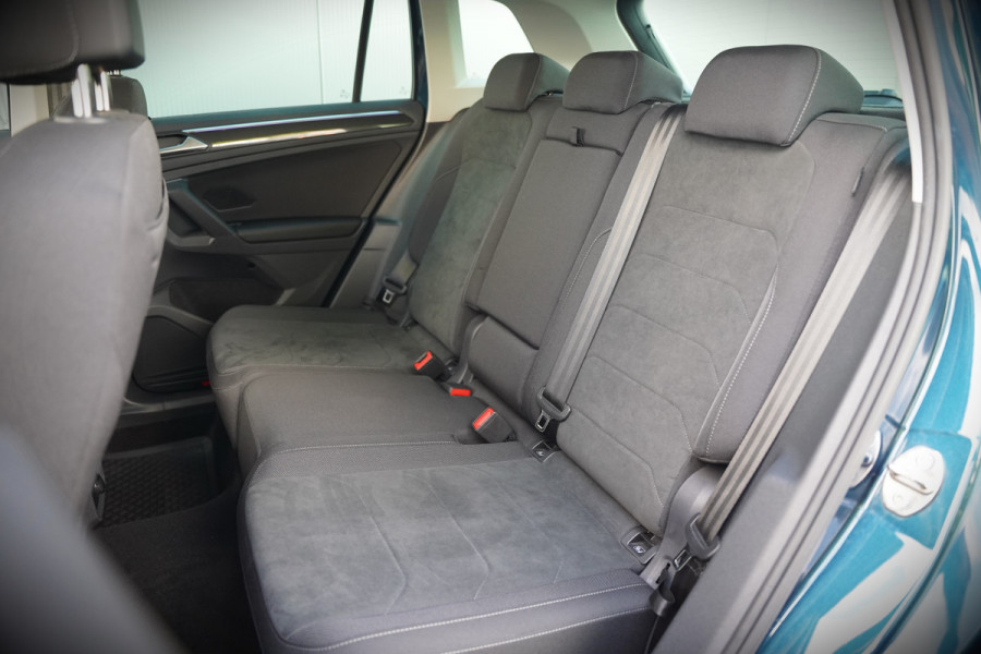 Volkswagen Tiguan 1.4 TSI eHybrid Elegance Business | Stoelverwarming | Stuurverwarming | iQ Light | Adaptive Cruise Control | Trekhaak | Apple Carplay | Navigatie | Camera | SOH 84%