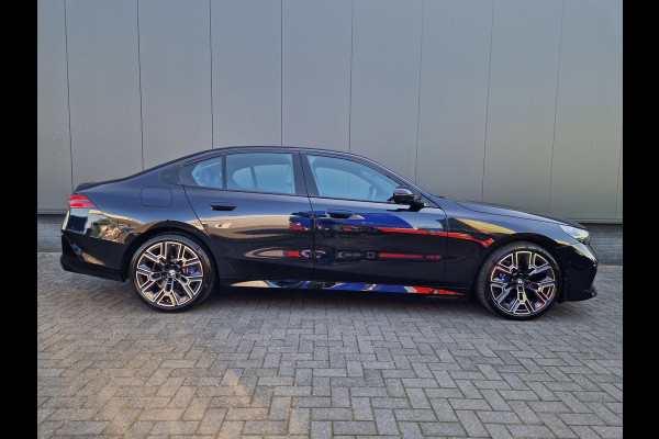 BMW 5 Serie 550e xDrive M Sport Package Pro /Led /Pano /BTW