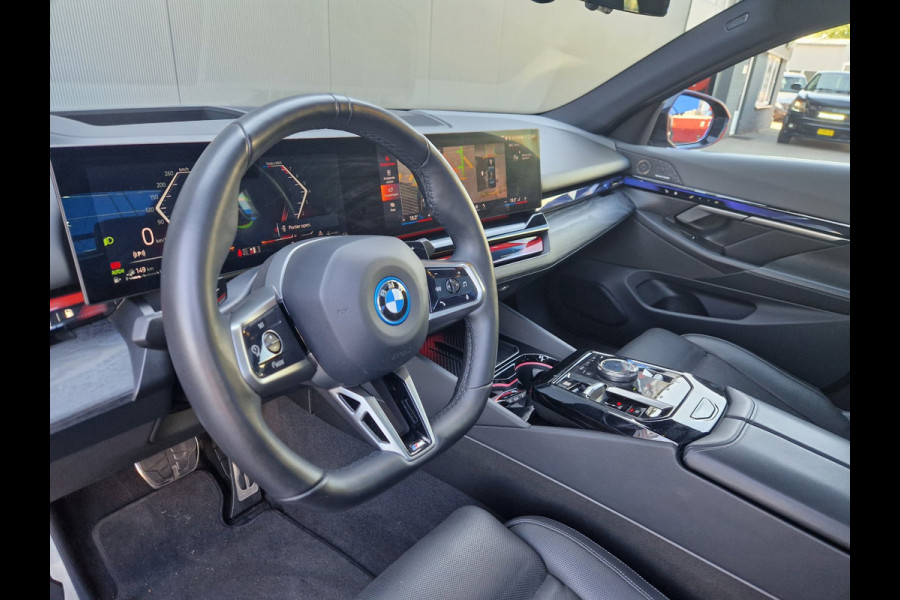 BMW 5 Serie 550e xDrive M Sport Package Pro /Led /Pano /BTW