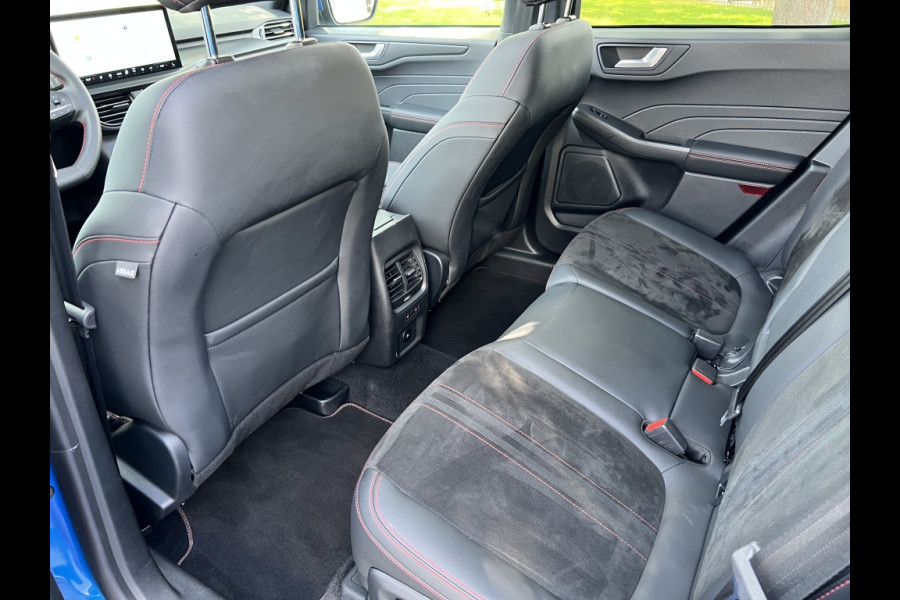 Ford Kuga Plug-In Hybrid ST-Line X TREKHAAK! BLACKPACK! PANODAK! TECHPACK!