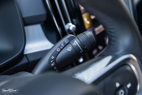 Volvo XC40 1.5 T4 Recharge Inscription Expression | Panorama dak | Adaptieve cruise | Blis | Harman Kardon |