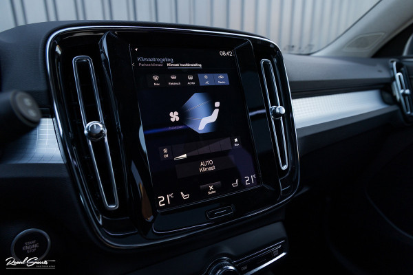 Volvo XC40 1.5 T4 Recharge Inscription Expression | Panorama dak | Adaptieve cruise | Blis | Harman Kardon |