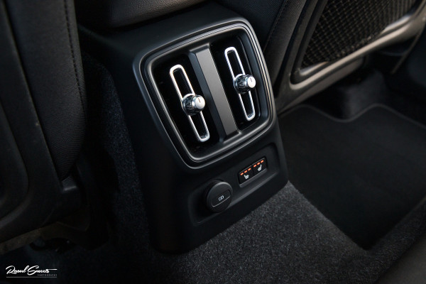 Volvo XC40 1.5 T4 Recharge Inscription Expression | Panorama dak | Adaptieve cruise | Blis | Harman Kardon |