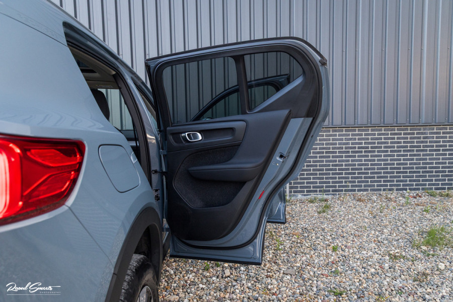 Volvo XC40 1.5 T4 Recharge Inscription Expression | Panorama dak | Adaptieve cruise | Blis | Harman Kardon |