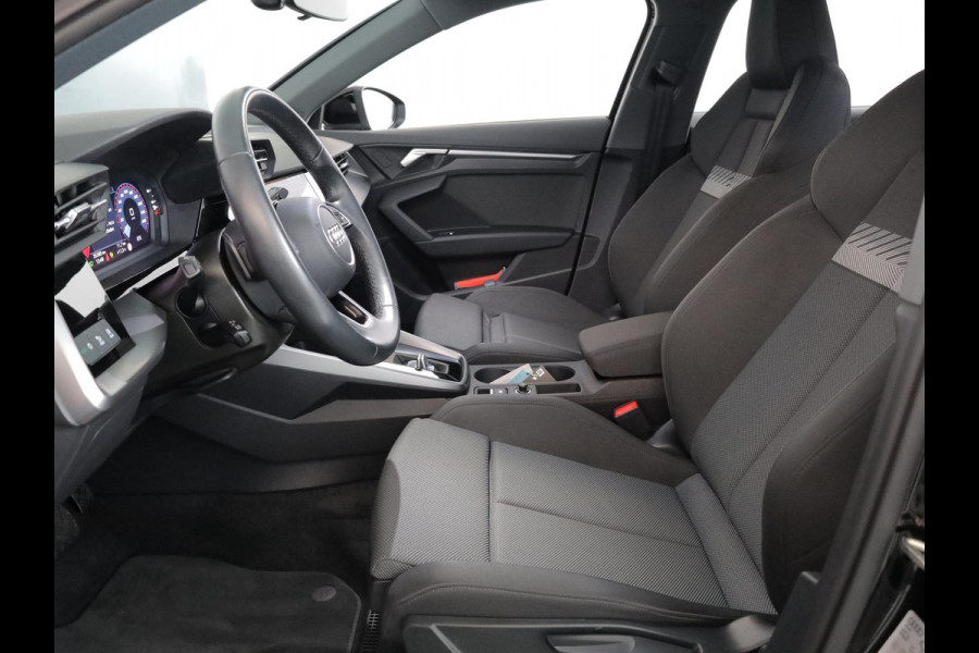 Audi A3 Sportback 30 TFSI Advanced edition 110 pk S-tronic | Navigatie | Parkeersensoren achter | LED koplampen | Cruise control | Apple Carplay/Android Auto |