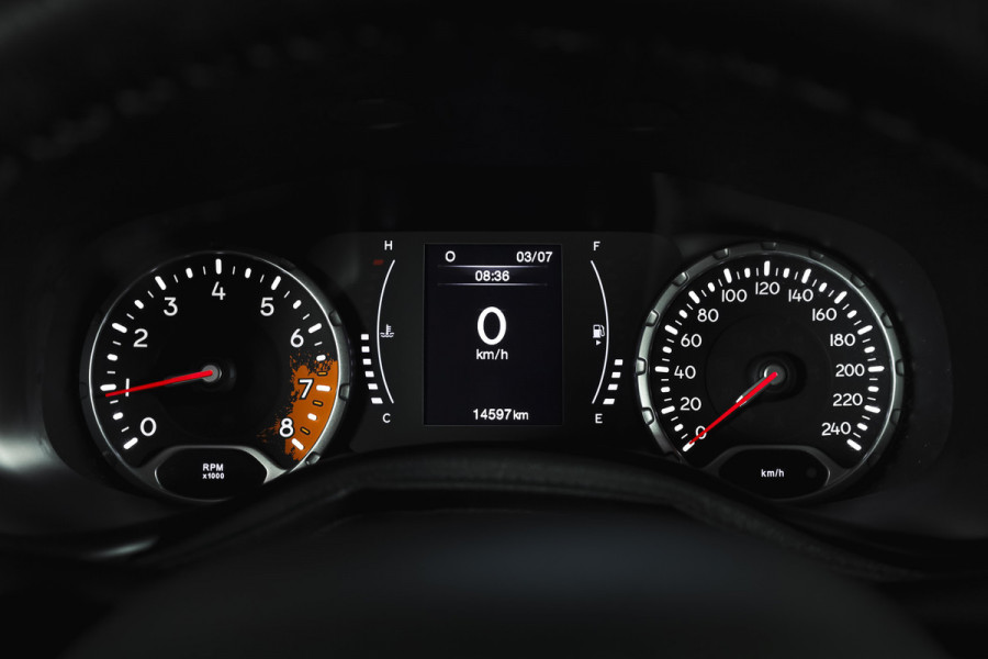 Jeep Renegade 1.6 E-Torq Night Eagle II 111PK | Cruise | PDC | NAV | ECC | DAB | LM 18" |