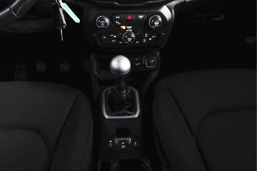 Jeep Renegade 1.6 E-Torq Night Eagle II 111PK | Cruise | PDC | NAV | ECC | DAB | LM 18" |