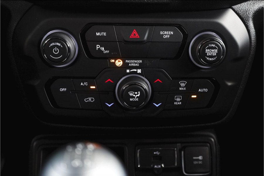 Jeep Renegade 1.6 E-Torq Night Eagle II 111PK | Cruise | PDC | NAV | ECC | DAB | LM 18" |