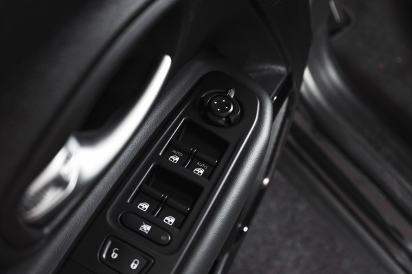 Jeep Renegade 1.6 E-Torq Night Eagle II 111PK | Cruise | PDC | NAV | ECC | DAB | LM 18" |