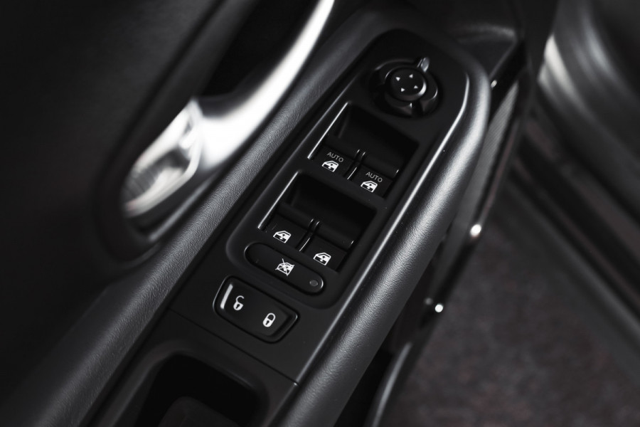 Jeep Renegade 1.6 E-Torq Night Eagle II 111PK | Cruise | PDC | NAV | ECC | DAB | LM 18" |