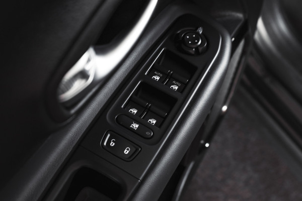 Jeep Renegade 1.6 E-Torq Night Eagle II 111PK | Cruise | PDC | NAV | ECC | DAB | LM 18" |