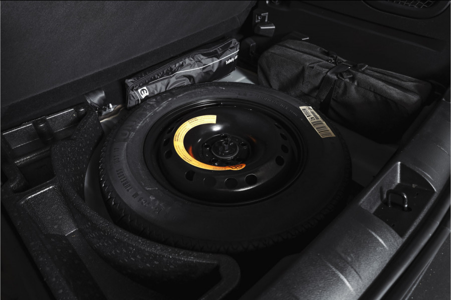 Jeep Renegade 1.6 E-Torq Night Eagle II 111PK | Cruise | PDC | NAV | ECC | DAB | LM 18" |