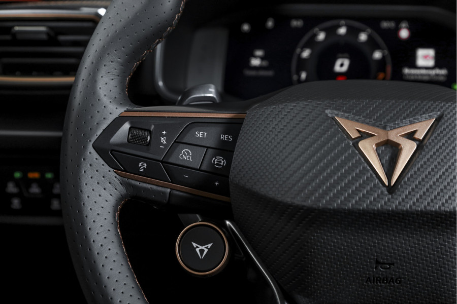 CUPRA Formentor 1.5 TSI e-Hybrid VZ Performance | Dig. Cockpit | Adapt. Cruise | Stoel-+Stuurverw. | PDC | Camera | NAV + App. Connect | ECC | Sennheiser | Elek. Klep | LM 19" | 5475
