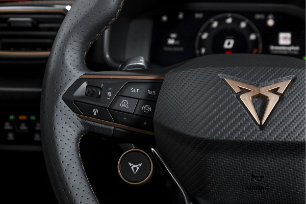 CUPRA Formentor 1.5 TSI e-Hybrid VZ Performance | Dig. Cockpit | Adapt. Cruise | Stoel-+Stuurverw. | PDC | Camera | NAV + App. Connect | ECC | Sennheiser | Elek. Klep | LM 19" | 5475