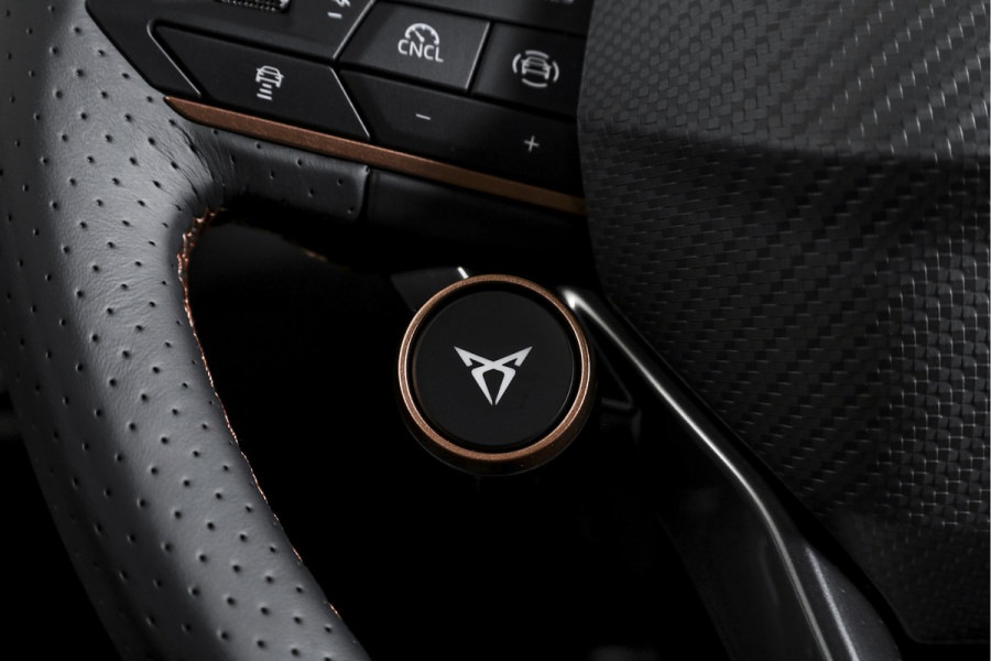 CUPRA Formentor 1.5 TSI e-Hybrid VZ Performance | Dig. Cockpit | Adapt. Cruise | Stoel-+Stuurverw. | PDC | Camera | NAV + App. Connect | ECC | Sennheiser | Elek. Klep | LM 19" | 5475