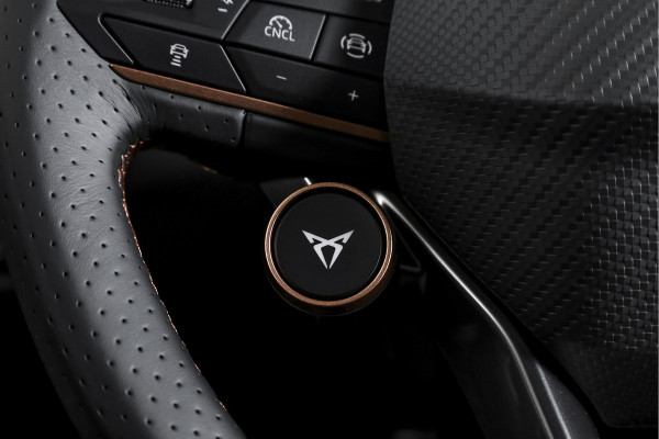 CUPRA Formentor 1.5 TSI e-Hybrid VZ Performance | Dig. Cockpit | Adapt. Cruise | Stoel-+Stuurverw. | PDC | Camera | NAV + App. Connect | ECC | Sennheiser | Elek. Klep | LM 19" | 5475