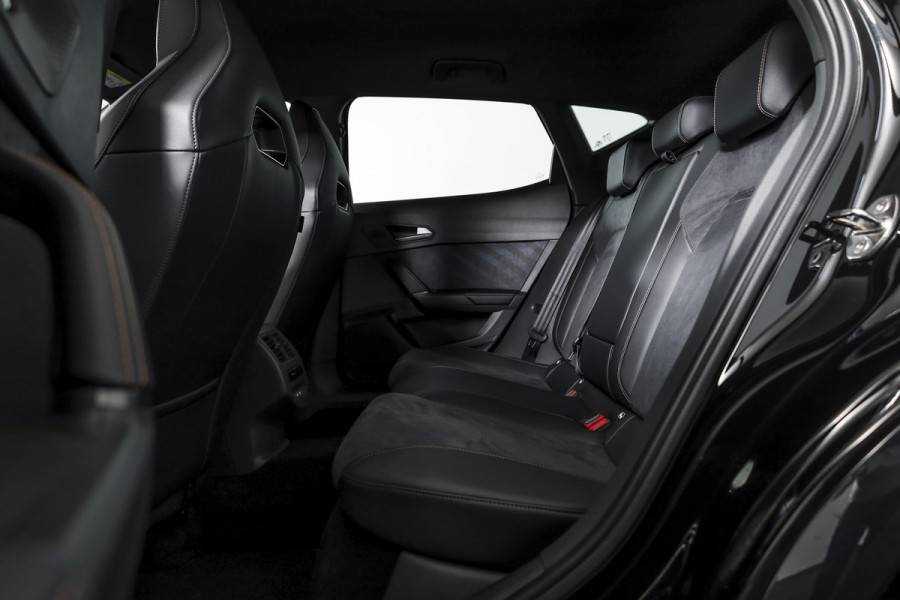 CUPRA Formentor 1.5 TSI e-Hybrid VZ Performance | Dig. Cockpit | Adapt. Cruise | Stoel-+Stuurverw. | PDC | Camera | NAV + App. Connect | ECC | Sennheiser | Elek. Klep | LM 19" | 5475