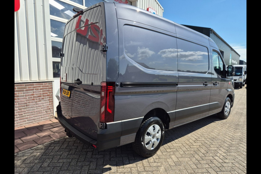 Renault Master 150.35 Red Edition L2H2 Trekhaak 2500 Kg BPM Vrij 12-2024