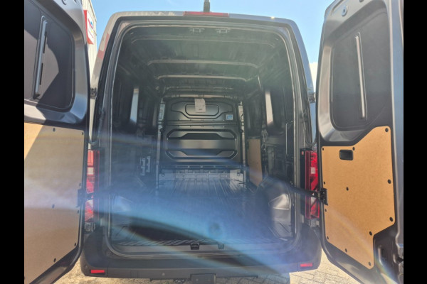 Renault Master 150.35 Red Edition L2H2 Trekhaak 2500 Kg BPM Vrij 12-2024