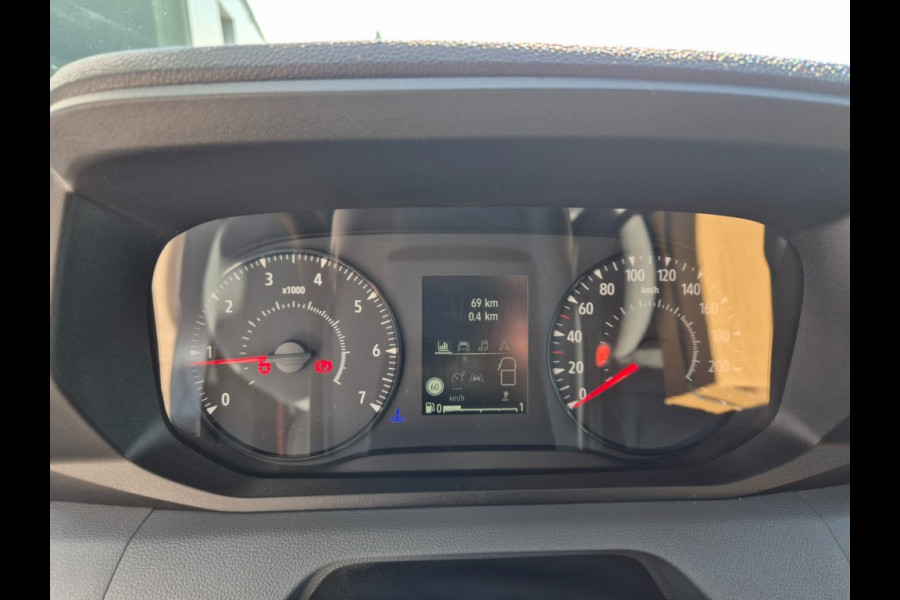 Renault Master 150.35 Red Edition L2H2 Trekhaak 2500 Kg BPM Vrij 12-2024