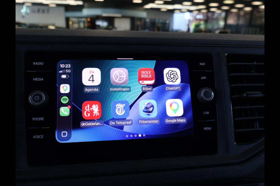 Volkswagen Crafter 35 2.0 TDI 140 PK L3H3 TWO-TONE + 3000 KG TREKHAAK | APPLE CARPLAY | CRUISE | SIDEBARS | NAVIGATIE