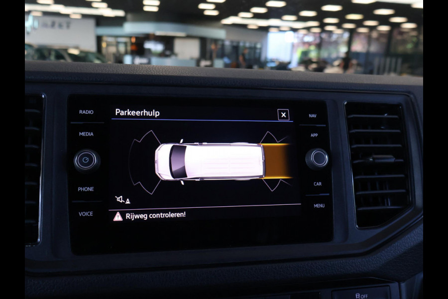 Volkswagen Crafter 35 2.0 TDI 140 PK L3H3 TWO-TONE + 3000 KG TREKHAAK | APPLE CARPLAY | CRUISE | SIDEBARS | NAVIGATIE