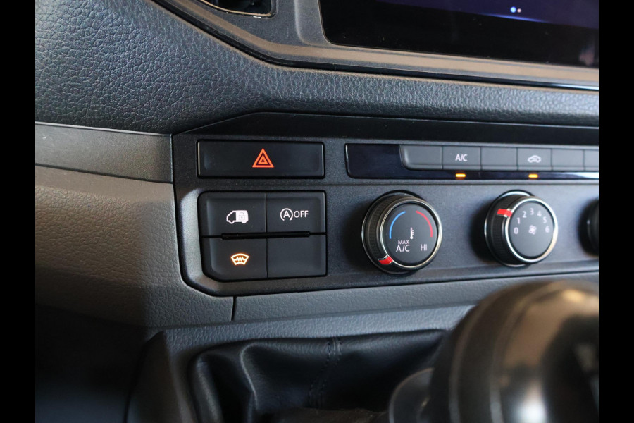 Volkswagen Crafter 35 2.0 TDI 140 PK L3H3 TWO-TONE + 3000 KG TREKHAAK | APPLE CARPLAY | CRUISE | SIDEBARS | NAVIGATIE