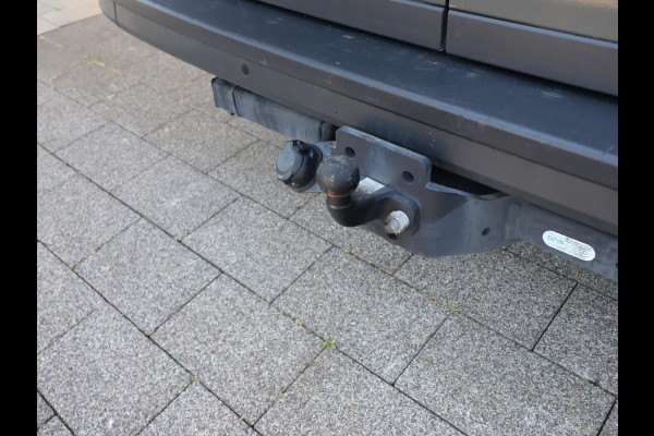 Volkswagen Crafter 35 2.0 TDI 140 PK L3H3 TWO-TONE + 3000 KG TREKHAAK | APPLE CARPLAY | CRUISE | SIDEBARS | NAVIGATIE