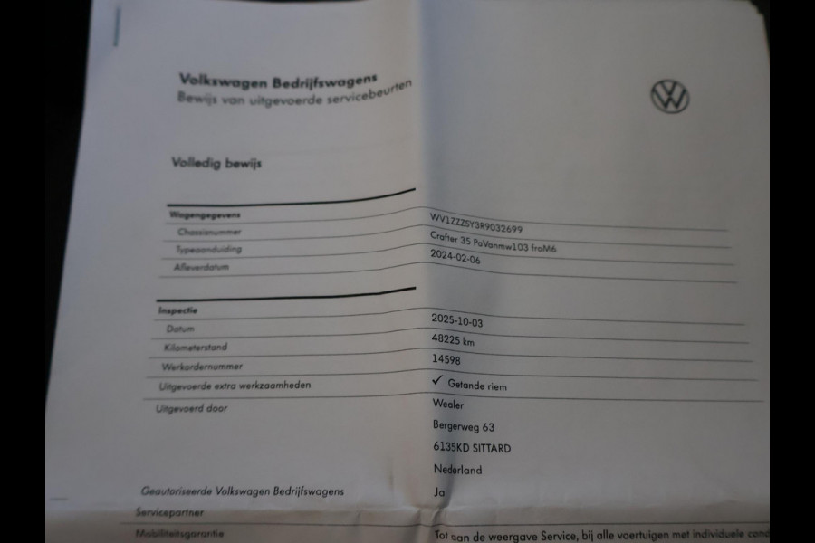 Volkswagen Crafter 35 2.0 TDI 140 PK L3H3 TWO-TONE + 3000 KG TREKHAAK | APPLE CARPLAY | CRUISE | SIDEBARS | NAVIGATIE