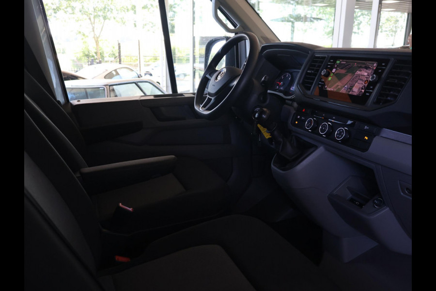 Volkswagen Crafter 35 2.0 TDI 140 PK L3H3 TWO-TONE + 3000 KG TREKHAAK | APPLE CARPLAY | CRUISE | SIDEBARS | NAVIGATIE