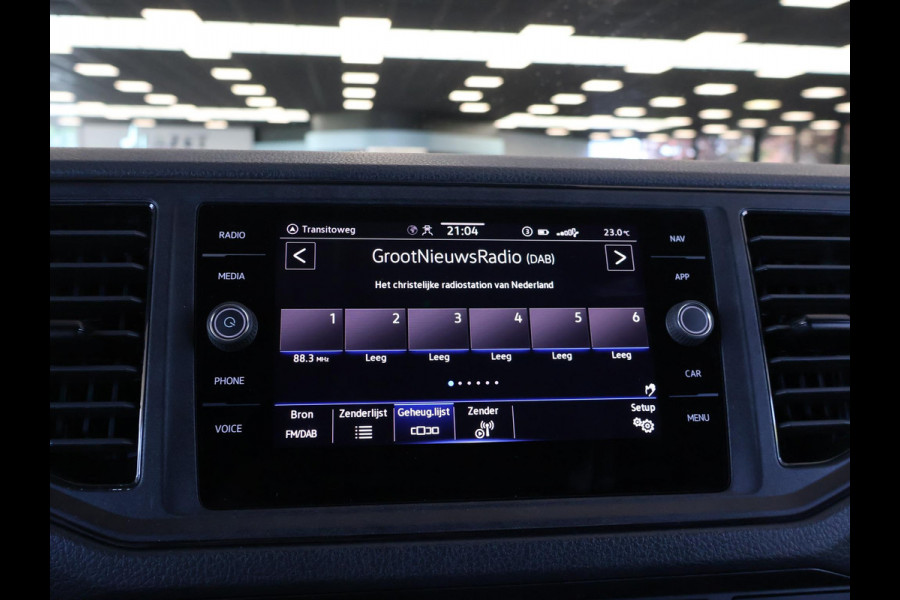 Volkswagen Crafter 35 2.0 TDI 140 PK L3H3 TWO-TONE + 3000 KG TREKHAAK | APPLE CARPLAY | CRUISE | SIDEBARS | NAVIGATIE