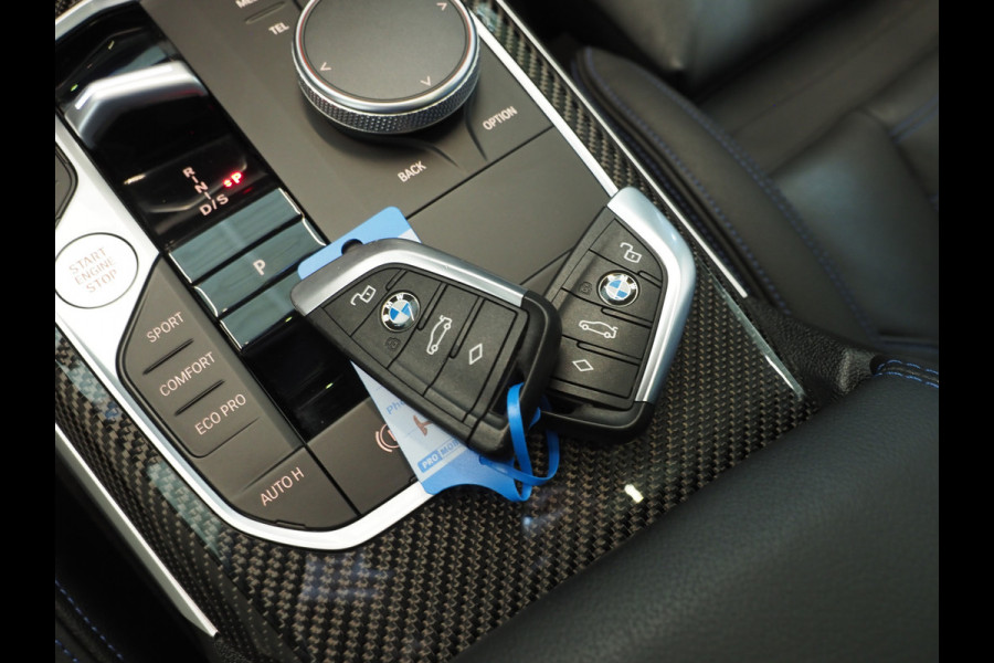 BMW 3 Serie Touring 320i M Sport Pro Brooklyn Grey | M Pro Stoelen | Panoramadak | Harman/Kardon | Carbon | Camera | Memory | Sfeerlicht
