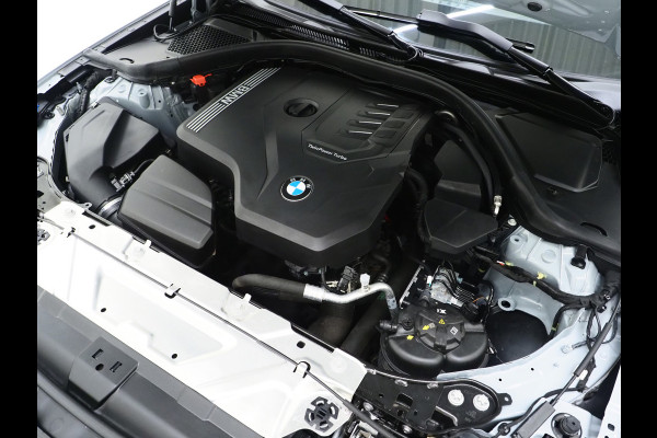 BMW 3 Serie Touring 320i M Sport Pro Brooklyn Grey | M Pro Stoelen | Panoramadak | Harman/Kardon | Carbon | Camera | Memory | Sfeerlicht