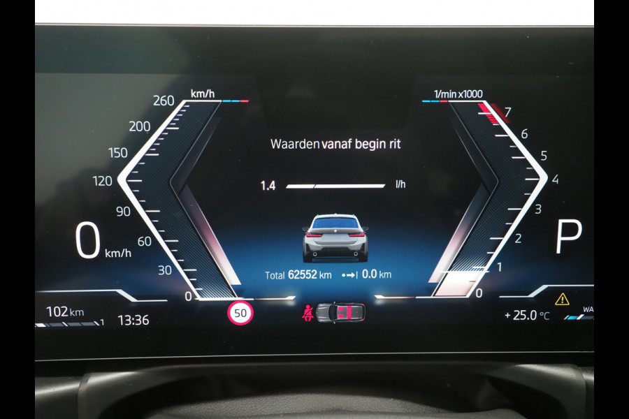 BMW 3 Serie Touring 320i M Sport Pro Brooklyn Grey | M Pro Stoelen | Panoramadak | Harman/Kardon | Carbon | Camera | Memory | Sfeerlicht