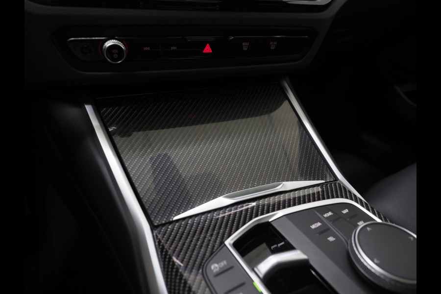 BMW 3 Serie Touring 320i M Sport Pro Brooklyn Grey | M Pro Stoelen | Panoramadak | Harman/Kardon | Carbon | Camera | Memory | Sfeerlicht