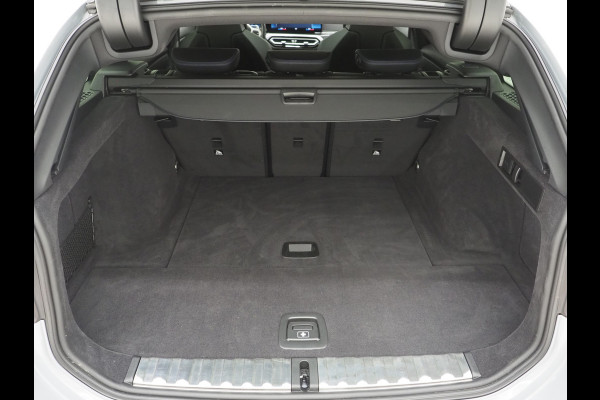 BMW 3 Serie Touring 320i M Sport Pro Brooklyn Grey | M Pro Stoelen | Panoramadak | Harman/Kardon | Carbon | Camera | Memory | Sfeerlicht