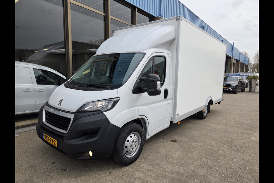 Renault Master / Peugeot Boxer 140 PK Lowliner Laadklep / Oprijklep Lage instap Airco Cruisecontrol
