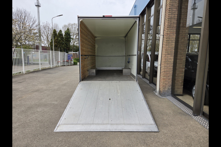 Renault Master / Peugeot Boxer 140 PK Lowliner Laadklep / Oprijklep Lage instap Airco Cruisecontrol