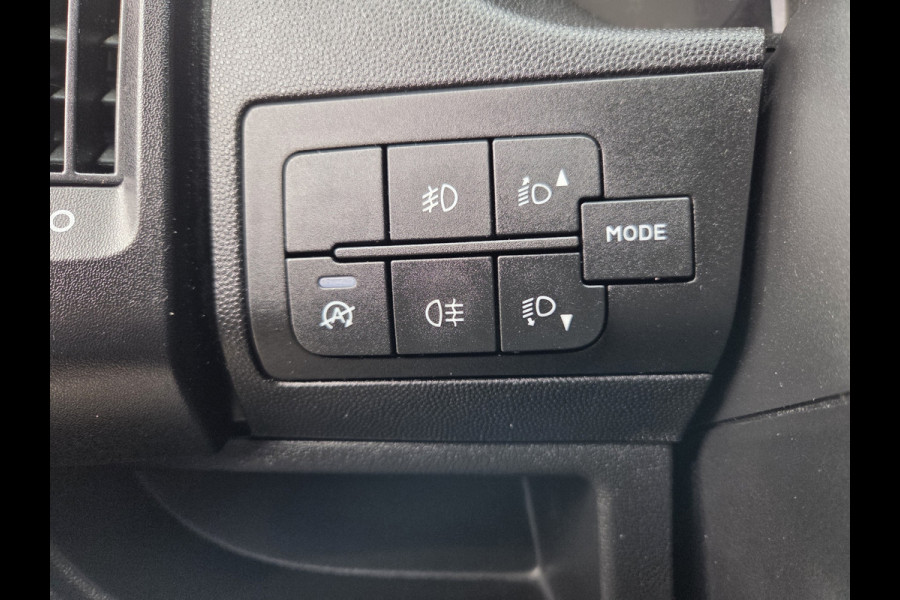 Renault Master / Peugeot Boxer 140 PK Lowliner Laadklep / Oprijklep Lage instap Airco Cruisecontrol